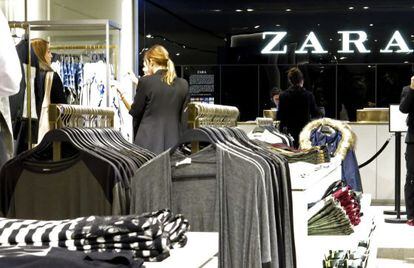 Vista del interior de una tienda de la cadena Zara