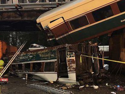 Accidente en el ferrocarril Midland cerca de Sheffield, los trenes después  de la colisión (grabado)