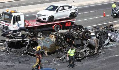 Restos de los vehículos implicados en el accidente.