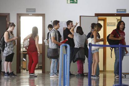 Estudiantes en la Universidad Complutense de Madrid.