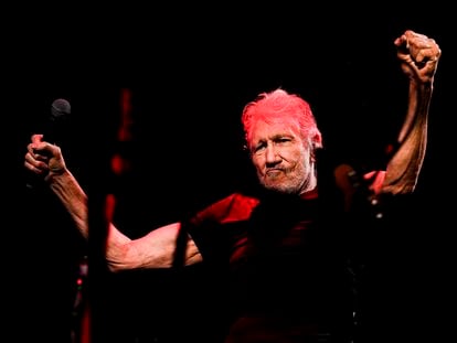 Roger Waters, en un momento del concierto ayer en Barcelona.