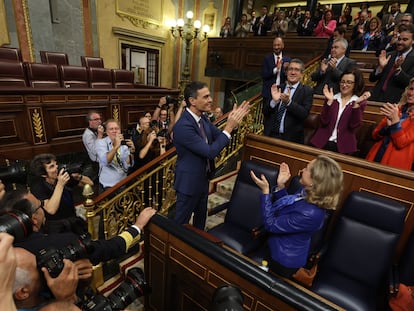 Pedro Sánchez, en el centro, durante la segunda jornada del debate de investidura celebrado esta semana.