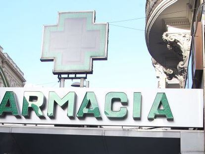 Una farmacia en la Gran V&iacute;a de Madrid.