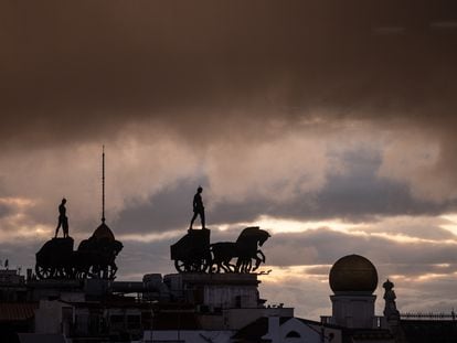 Nubes de tormenta cubren el pasado lunes el cielo de Madrid.
