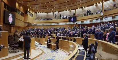 Los senadores en un pleno en una foto de archivo.