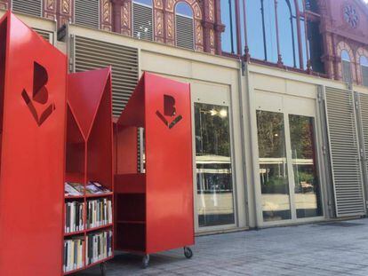 Una de les llibreria mòbils que instal·larà l'Ajuntament de Barcelona per fomentar la lectura.