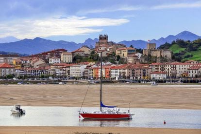 Vista del puerto de San Vicente de la Barquera, en Cantabria.