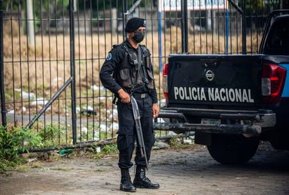 Un agente de la Policía Nacional de Nicaragua, en Managua el pasado mes de mayo.