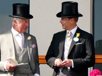 Los príncipes Carlos y Eduardo en Ascot, en junio de 2021.