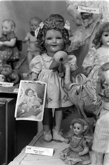 Temple se convirtió también en una franquicia juguetera. En la imagen, una muñeca de la actriz de 1930, de la colección de Alberto Sansans.