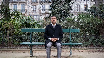 Juan Carlos Ondo. expresidente de la Corte Suprema de Justicia de Guinea Ecuatorial, el jueves en un parque del bulevar Sebastopol, en el centro de París.