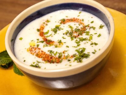 Sopa de melón, almendras y lima