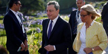 Mario Draghi llega al encuentro con los gobernadores de los bancos centrales en Sintra