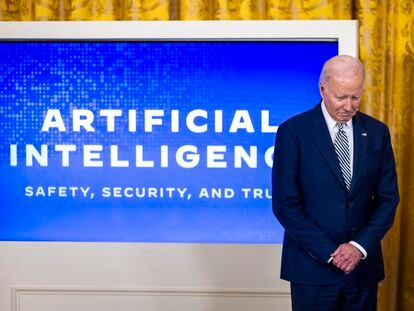 El presidente de EE UU, Joe Biden, el lunes, presentando su decreto sobre IA en la Casa Blanca.