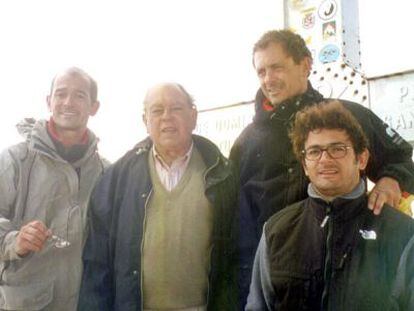 Jordi Pujol, expresidente de la Generalitat, en la cima del Aneto en 1999, con sus hijos Pere (izquierda), Jordi y Oriol (con gafas)