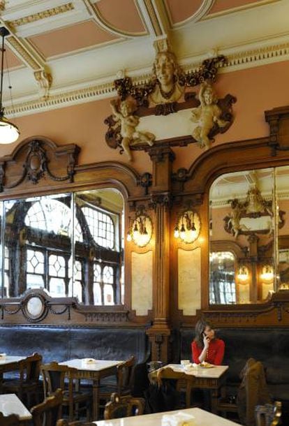 El salón del Café Majestic de Oporto.