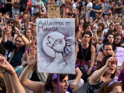 Protesta contra una de las primeras sentencias en el caso de La Manada en 2018, en Madrid.