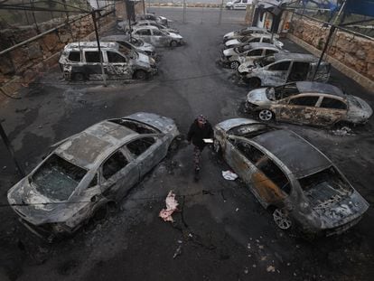 Coches de un concesionario en Ramala quemado por colonos judíos, el pasado 23 de enero en Cisjordania.
