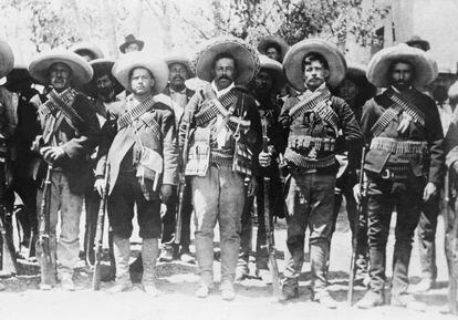 Pancho Villa junto a sus seguidores