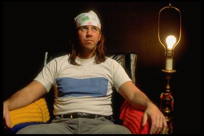 «Su rostro sin afeitar, su pelo grasiento, sus camisetas agujereadas y vaqueros gastados se vestían de forma despreocupada. Él habitaba en su ropa», la autora sobre David Foster Wallace.