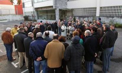 Concentración de trabajadores de la empresa Magefesa ante la sede en Derio (Vizcaya) para expresar el malestar por su situación laboral y el cierre de la planta. Magefesa fue declarada en concurso de acreedores en septiembre de 2008. EFE/Archivo