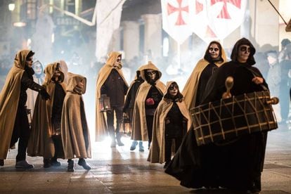 Desfile nocturno durante el Festival de las Ánimas de Soria.