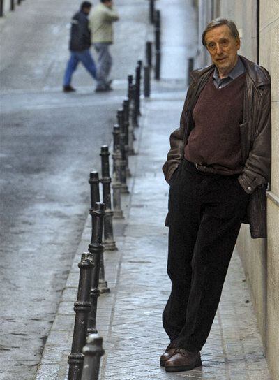 Ariel Dorfman, el pasado mes de febrero, en Madrid. Tres de sus obras, <i>La muerte y la doncella, El otro lado</i> y <i>Purgatorio,</i> pueden verse este año en España. Foto: Uly Martín