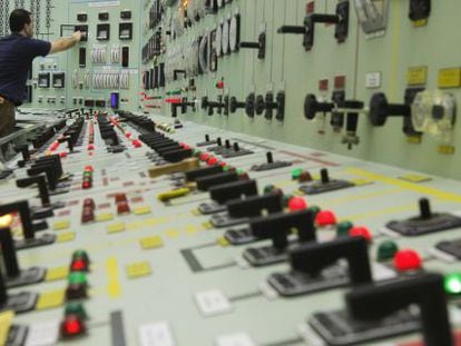 Panel de control de la central nuclear de Garo&ntilde;a (Burgos)