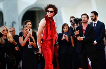 El actor protagonista Timothée Chalamet llega al estreno de 'Bones and All' en el festival de Venecia.