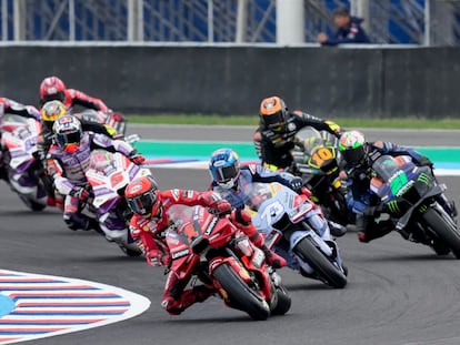 Un lance de la carrera al sprint de ayer en el GP de Argentina, con Bagnaia al frente.