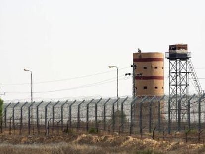 Torre de vigilancia egipcia en la frontera con la franja de Gaza.