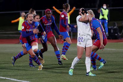 Alexia Putellas celebra con su compañeras haber marcado el gol del Barcelona contra el Real Madrid en la semifinal de Supercopa.