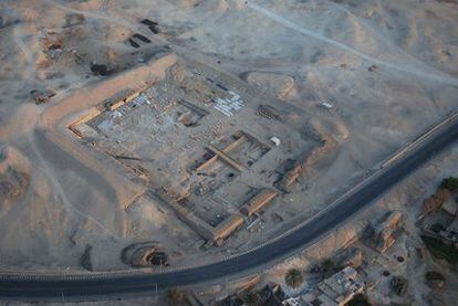 Vista aérea del Templo funerario de Tutmosis III en Luxor (Egipto), en 2011.