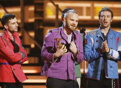 Coldplay recibe el Grammy a mejor canción del año por <i>Viva La Vida</i> en la 51ª ceremonia de los Premios Grammy celebrada en Los Angeles.