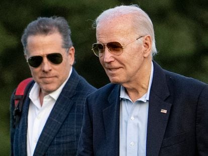 El presidente de Estados Unidos, Joe Biden, con su hijo, Hunter Biden, en junio, en Washington.