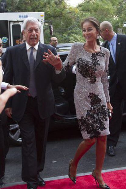 Mario Vargas Llosa e Isabel Preysler, en la fiesta de Porcelanosa.