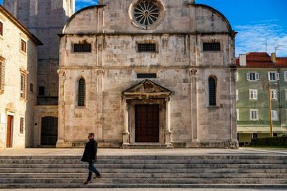 De ambiente sencillo y sin pretensiones, pero con una historia y vida cultural muy interesantes, Zadar presume de su Festival de los Jardines, celebrado en la cercana isla de Murter, que reúne cada año a los mayores talentos mundiales de música electrónica.