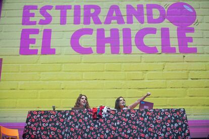 Las cómicas Carolina Iglesias y Victoria Martín este viernes en el Wizink Center.
