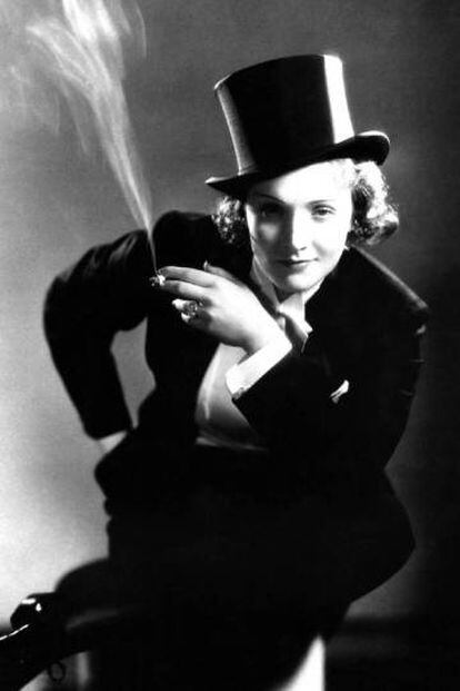 Marlene Dietrich como la aventurera Amy Jolly en la película Marruecos (1930).