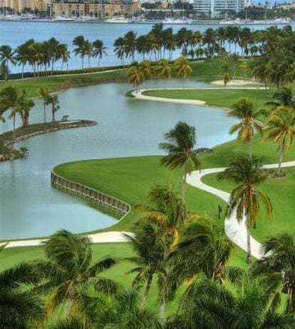 Un lago del campo de golf de la isla.