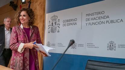 La ministra de Hacienda, María Jesús Montero, da una rueda de prensa en la sede del ministerio, en Madrid.