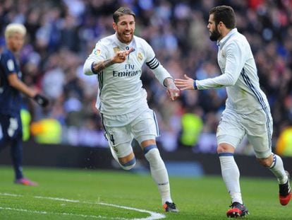 Ramos celebra su primer gol junto a Nacho.