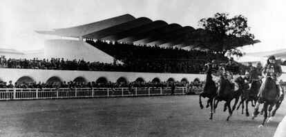 Hipódromo de la Zarzuela, en Madrid, un trabajo de Arniches y Domínguez, firmado también por el ingeniero Eduardo Torroja.