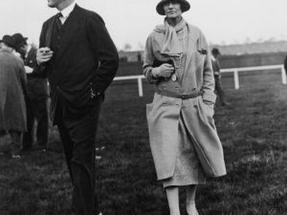 El duque de Westminster y Coco Chanel, en las carreras.