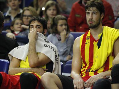 Navarro y Tomic, en el banquillo, durante el partido contra Estudiantes.  