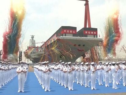 Ceremonia de bautizo del nuevo portaaviones chino, el 'Fujian', en Shanghái