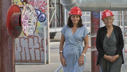 Carmena visita las obras del nuevo refugio parisino acompañada de la alcaldesa de París, Anne Hidalgo