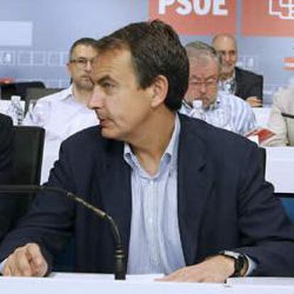 José Blanco junto con José Luis Rodríguez Zapatero y Manuel Chaves en la reunión del Comité Federal del PSOE