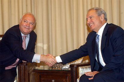 Moratinos, junto al vicepresidente sirio Faruk al Chareh.