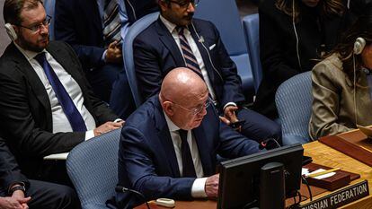 El embajador ruso ante Naciones Unidas, Vasili Nebenzia, participa en la reunión del Consejo de Seguridad de la ONU